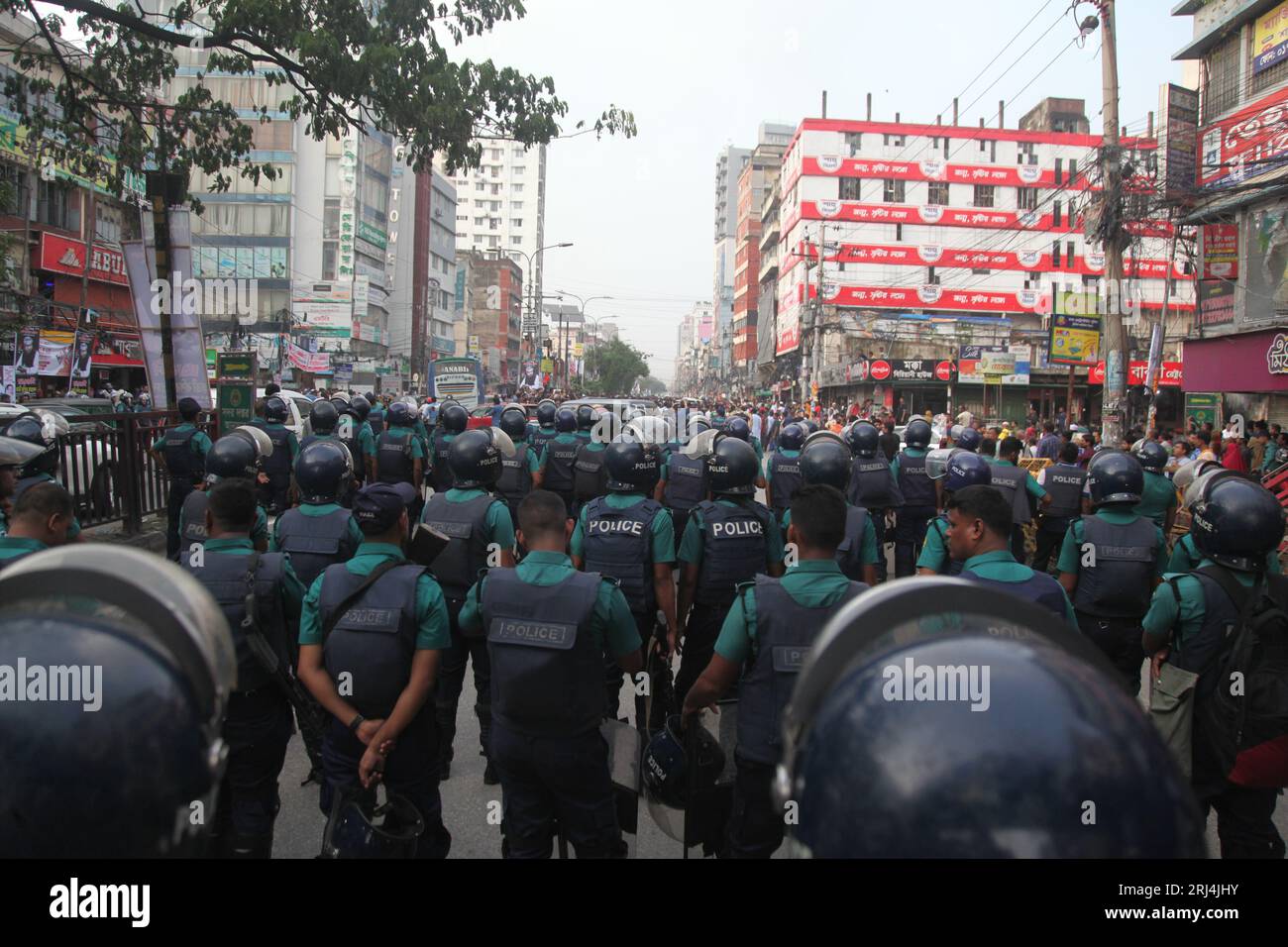 Dhaka Bangladesh 11 août 2023. Présence policière dans les rues de la capitale centrée sur la marche de masse organisée par le parti d'opposition BNP, Dhak Banque D'Images