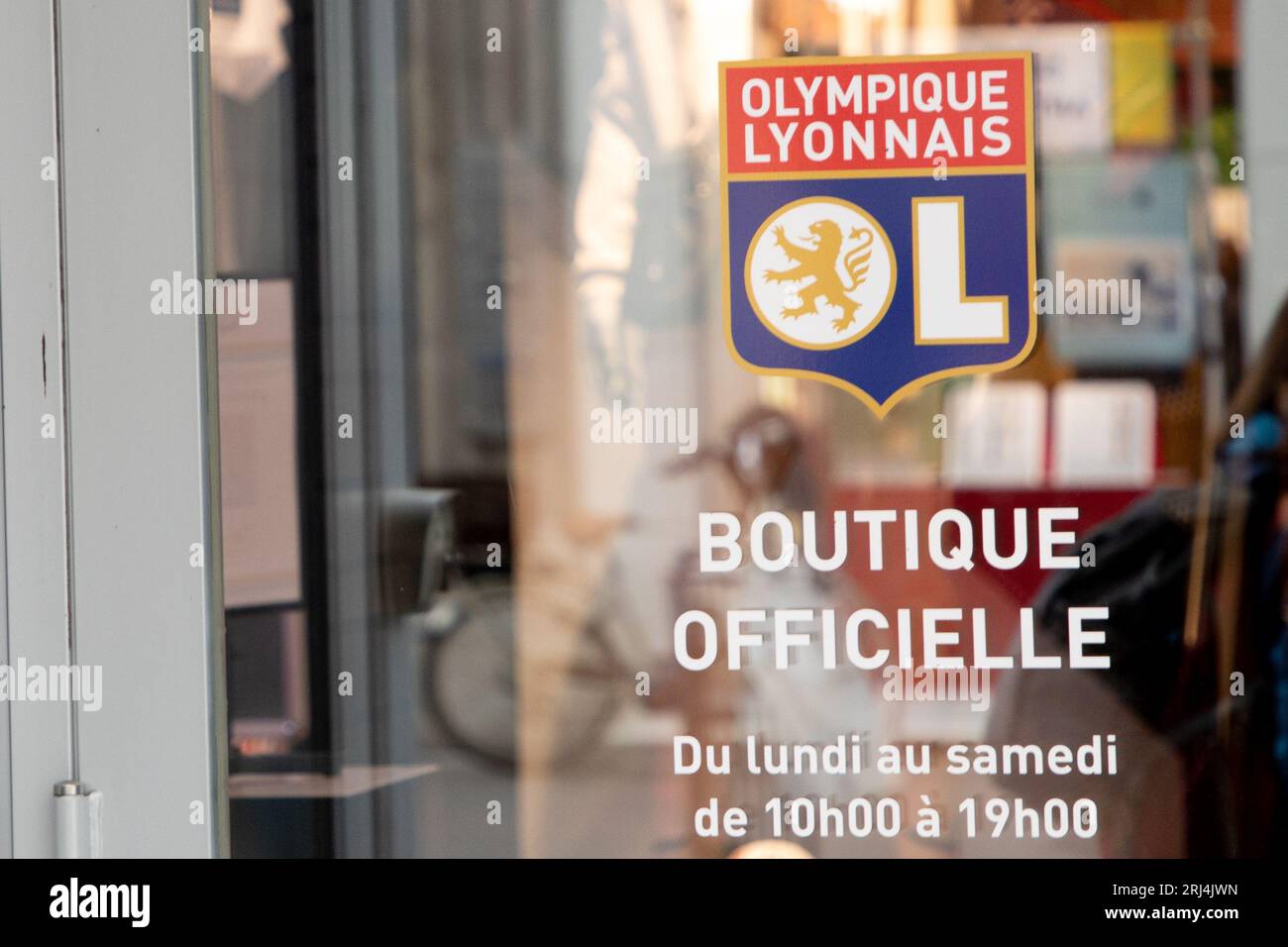 Lyon , France - 08 01 2023 : OL Olympique Lyonnais boutique vitrine marque logo et signe texte dans Rhône France Banque D'Images