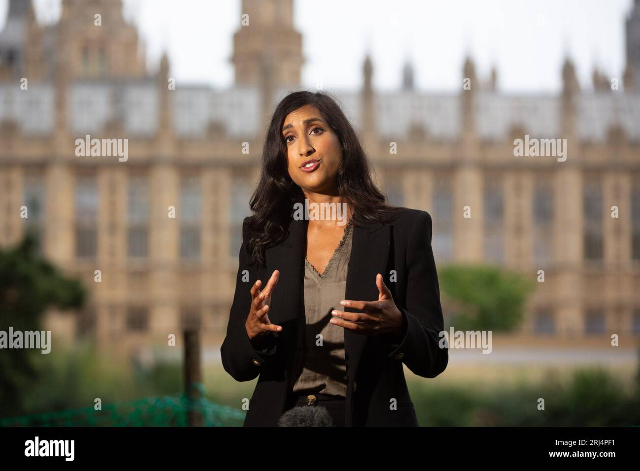 Londres, Royaume-Uni. Août 21 2023. Claire Coutinho, ministre de l'enfance, de la famille et du bien-être, est vue à Westminster lors d'interviews matinales avec les médias.crédit : Tayfun Salci / Alamy Live News Banque D'Images