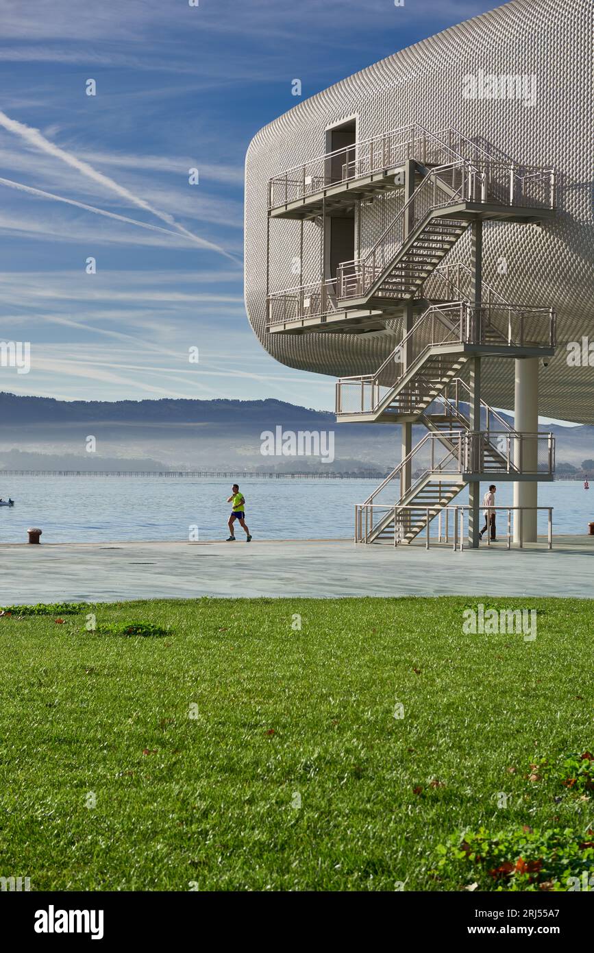 Botin Centre Musée d'art et de culture. Fondation Botin, l'architecte Renzo Piano. La Mer Cantabrique, Santander, Cantabria, Spain, Europe Banque D'Images