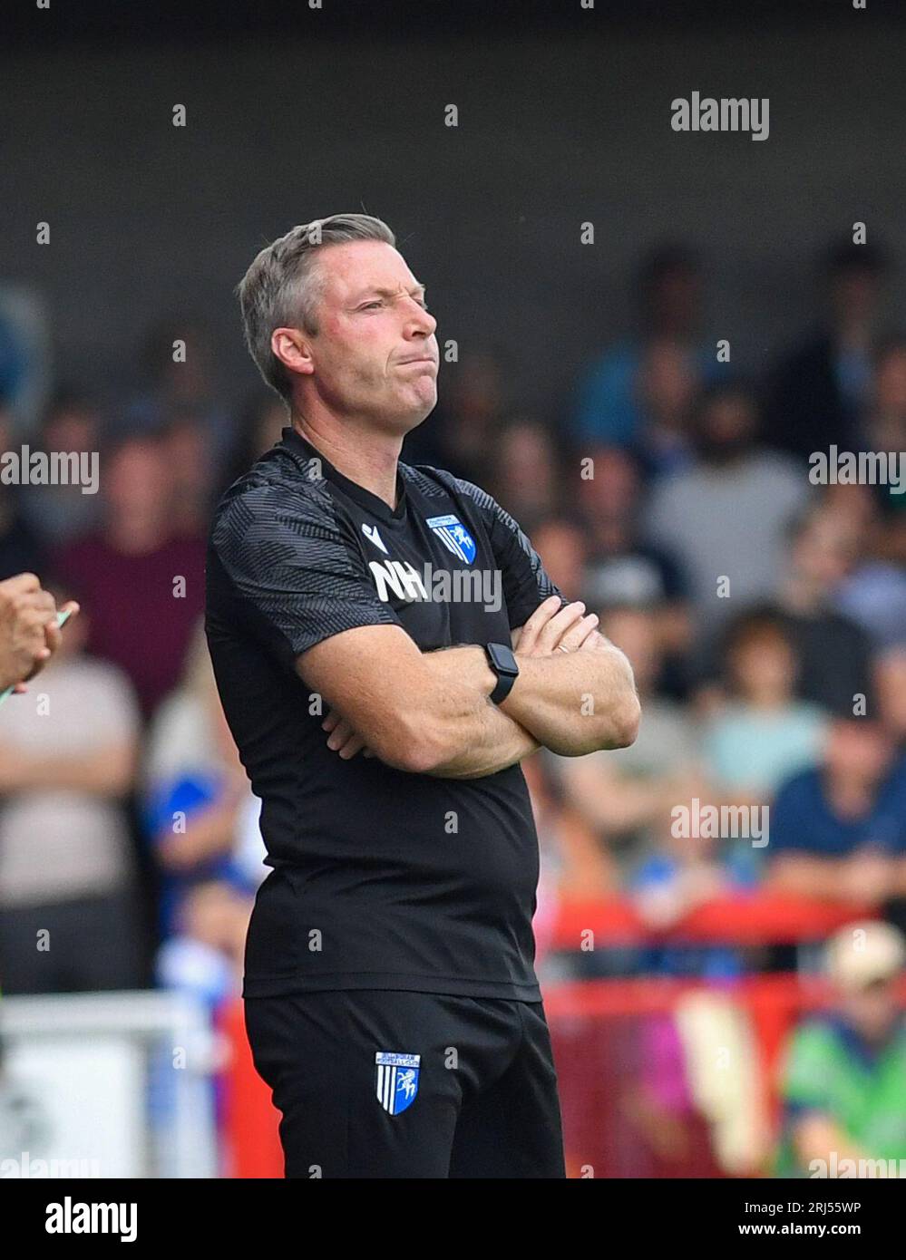 Neil Harris, Manager de Gillingham, lors du match Sky Bet EFL League Two entre Crawley Town et Gillingham au Broadfield Stadium , Crawley , Royaume-Uni - 19 août 2023 photo Simon Dack / Téléphoto Images à usage éditorial uniquement. Pas de merchandising. Pour les images de football des restrictions FA et Premier League s'appliquent inc. Aucune utilisation Internet/mobile sans licence FAPL - pour plus de détails contacter football Dataco Banque D'Images
