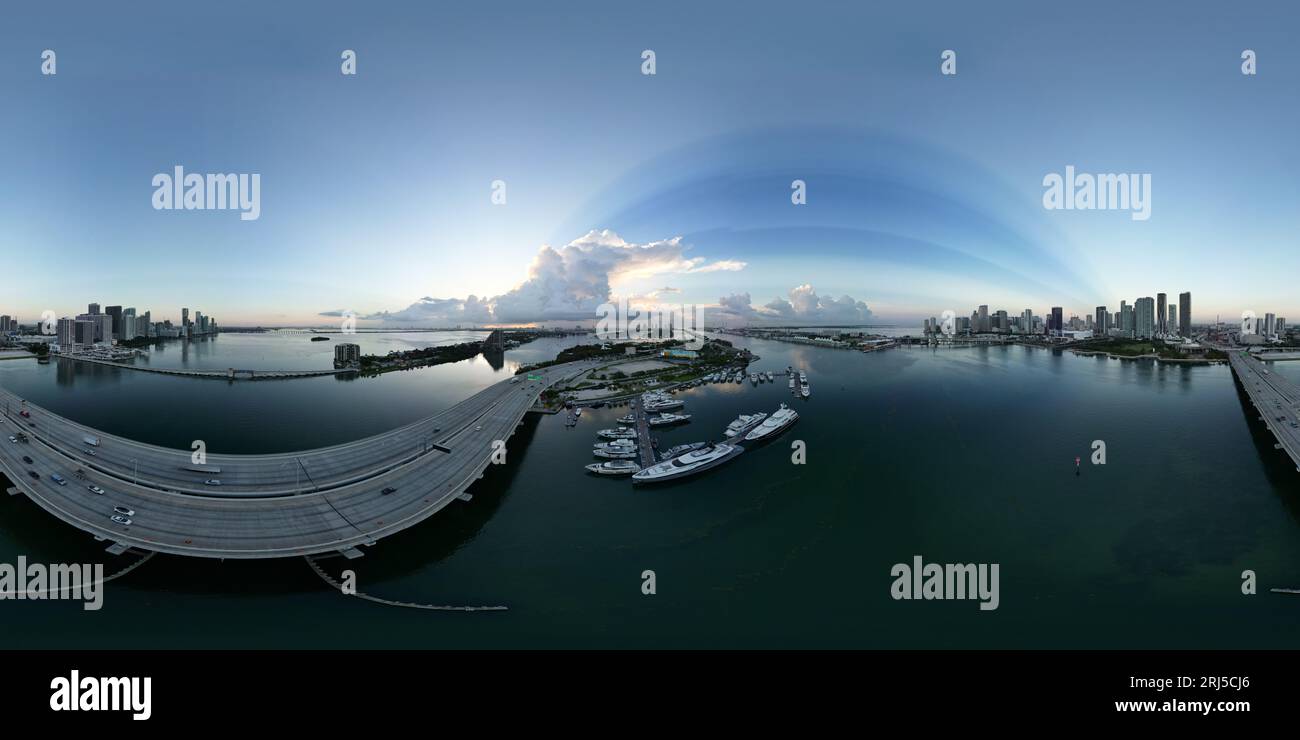 Une photo aérienne de Watson Island en 360. Miami, Floride, États-Unis. Banque D'Images