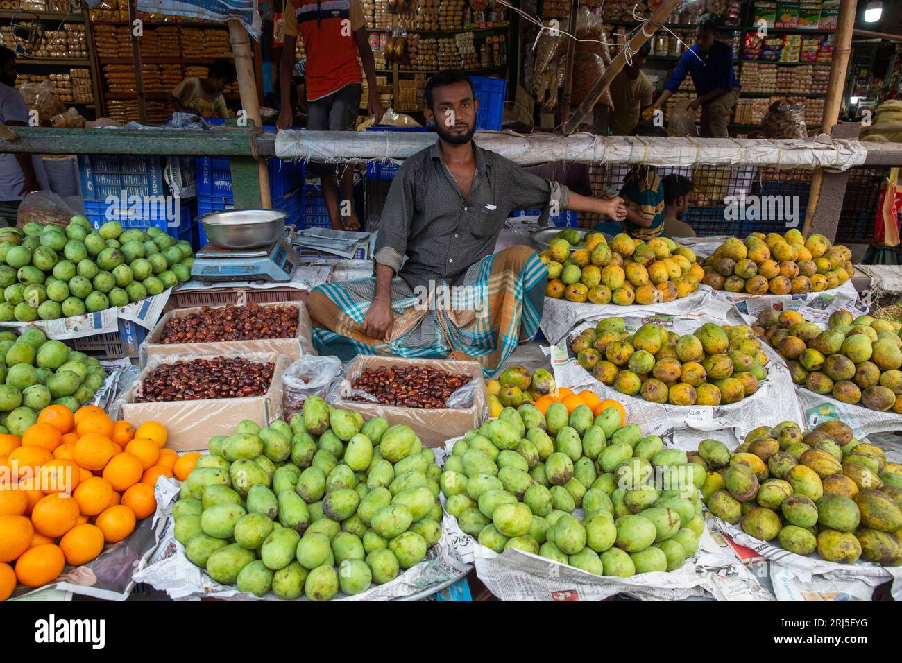 Les vendeurs de fruits au Jurain Railgate Market où environ 600 colporteurs dirigent leurs activités sur les voies ferrées. Les fournisseurs retirent les capots de Banque D'Images