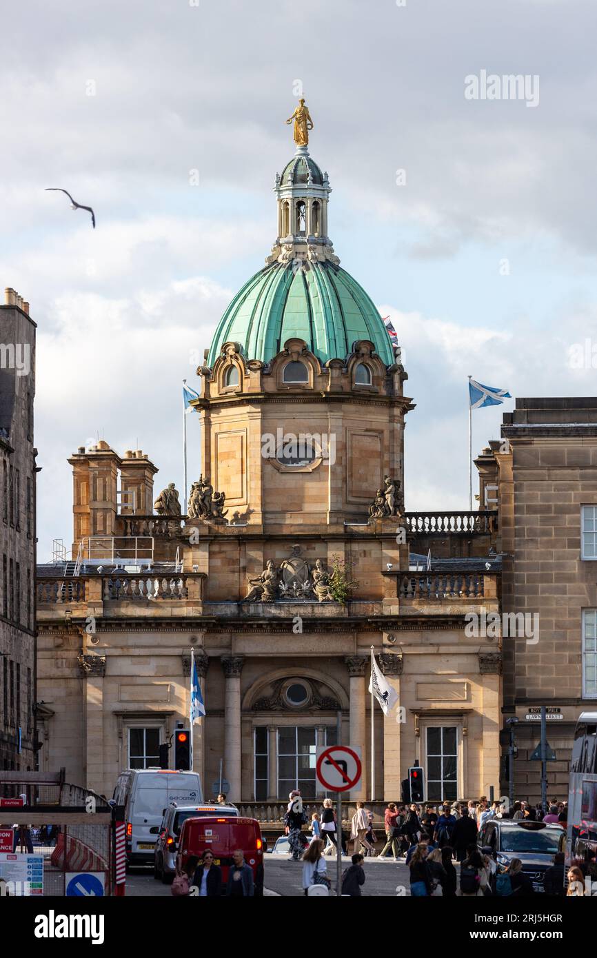 The Mound et The Bank of Scotland vus de Bank Street. Banque D'Images