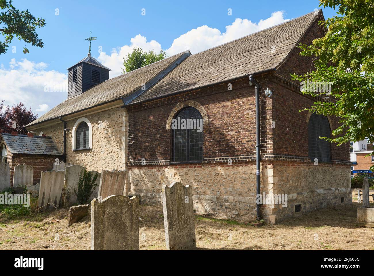 L'église du 12e siècle de St Mary la Vierge à Little Ilford, Manor Park, East London UK, vue du sud-est Banque D'Images