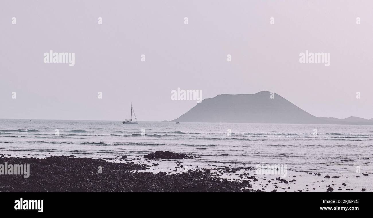 Île de Lobos au nord de Fuerteventura dans les îles Canaries en Espagne. Excursion d'une journée, plage et plongée en apnée Banque D'Images