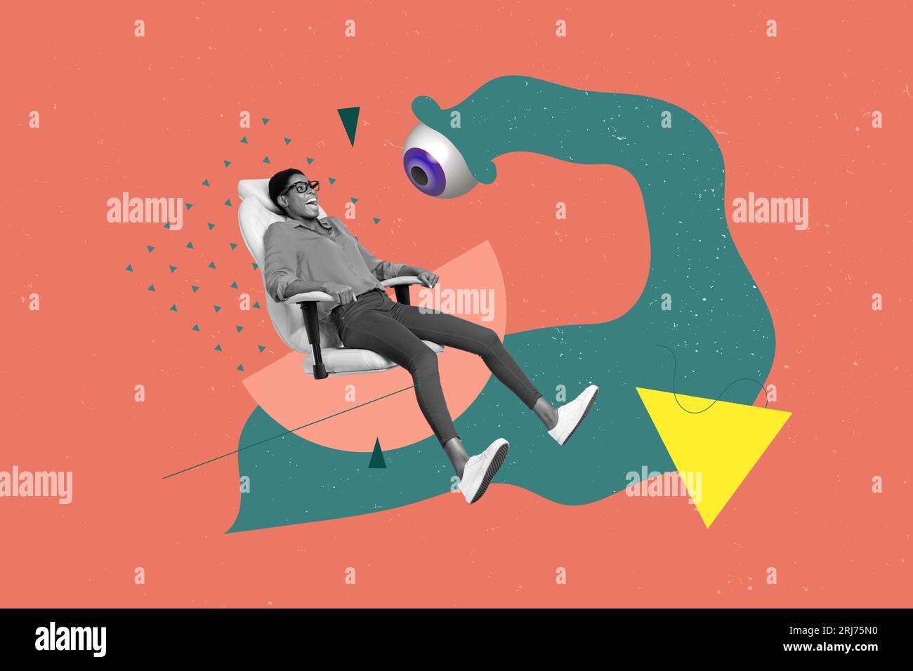 Illustration de collage créatif vertical de drôle jeune femme assise fauteuil choqué espion patron globe oculaire isolé sur fond dessiné Banque D'Images