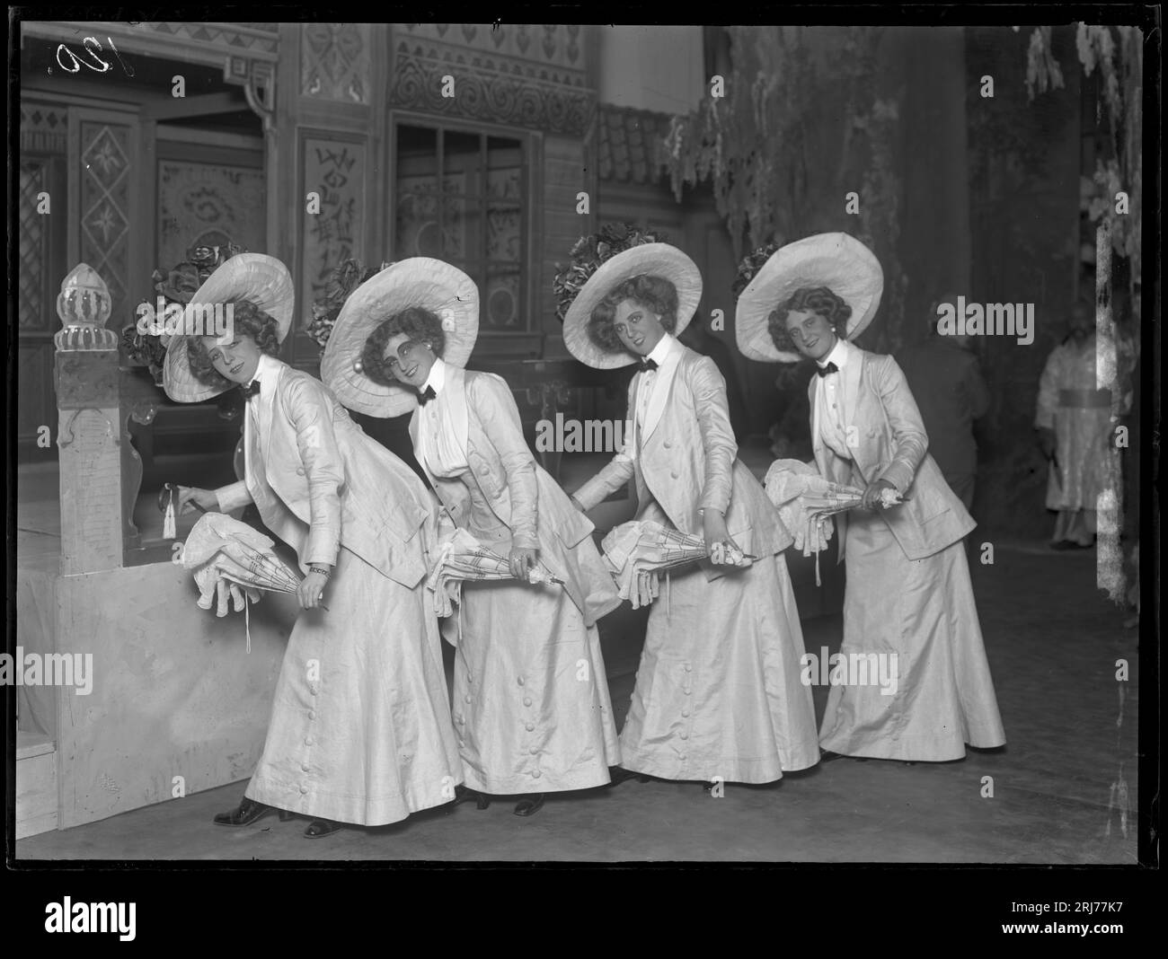En smekmånad i Kina, Operett-Teatern 1909. Föreställningsbild 1909 par Anton Blomberg Banque D'Images