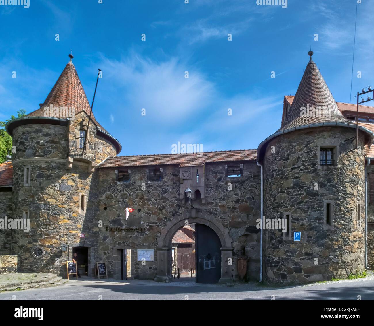 Le château de Czocha (prononcé Cho-ha [ˈt͡ʂɔxa], est un château défensif dans le village de Sucha (Gmina Lesna), comté de Lubań, voïvodie de Basse-Silésie, en s. Banque D'Images