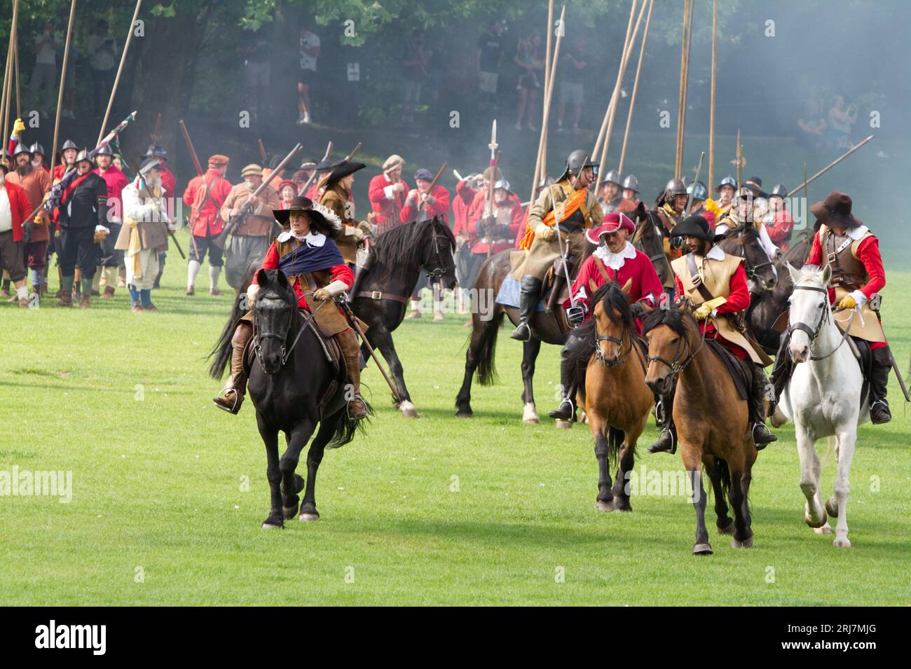 La Société anglaise de la guerre civile reconstitue le siège de Colchester de 1648 qui a eu lieu pendant la guerre civile anglaise. Banque D'Images