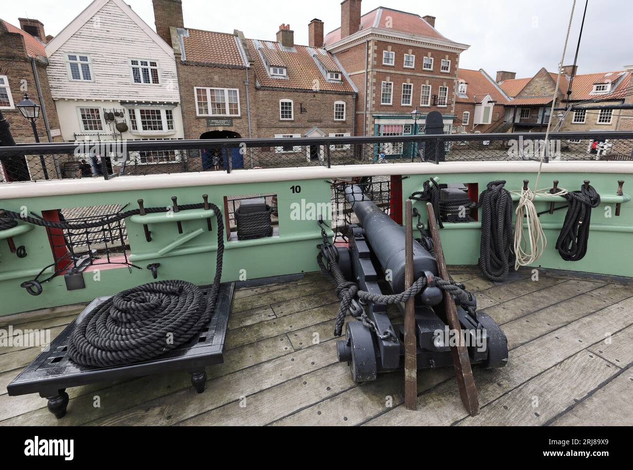 Canons de pont sur le HMS Trincomalee au Musée national de la Royal Navy, Hartlepool, comté de Durham, Angleterre, Royaume-Uni Banque D'Images