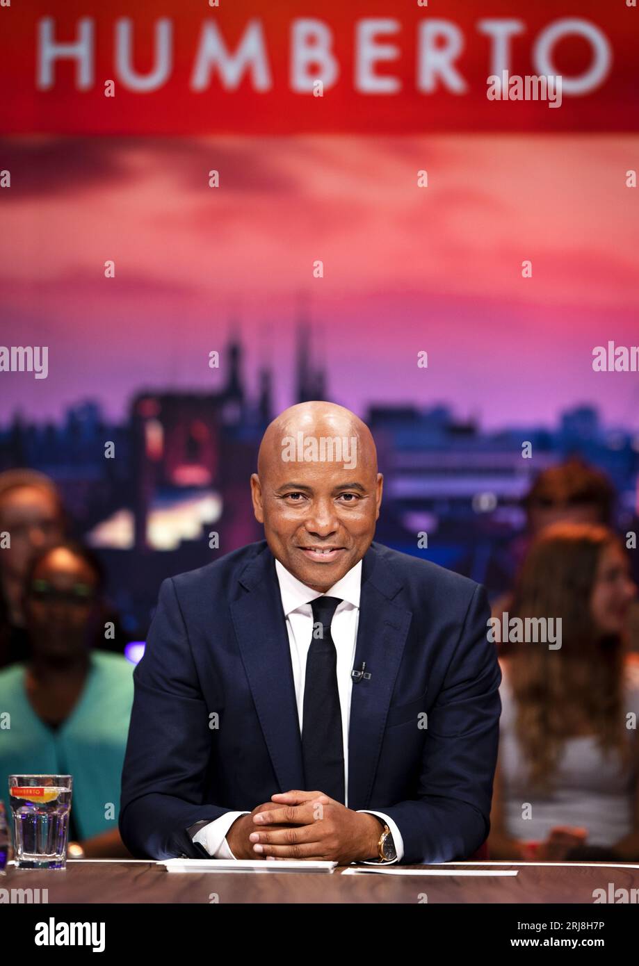 AMSTERDAM - Humberto Tan avant le talk-show Humberto dans lequel il parle aux principaux joueurs de l'actualité et plonge dans les sujets d'actualité du week-end. ANP RAMON VAN flymen netherlands Out - belgique Out Banque D'Images