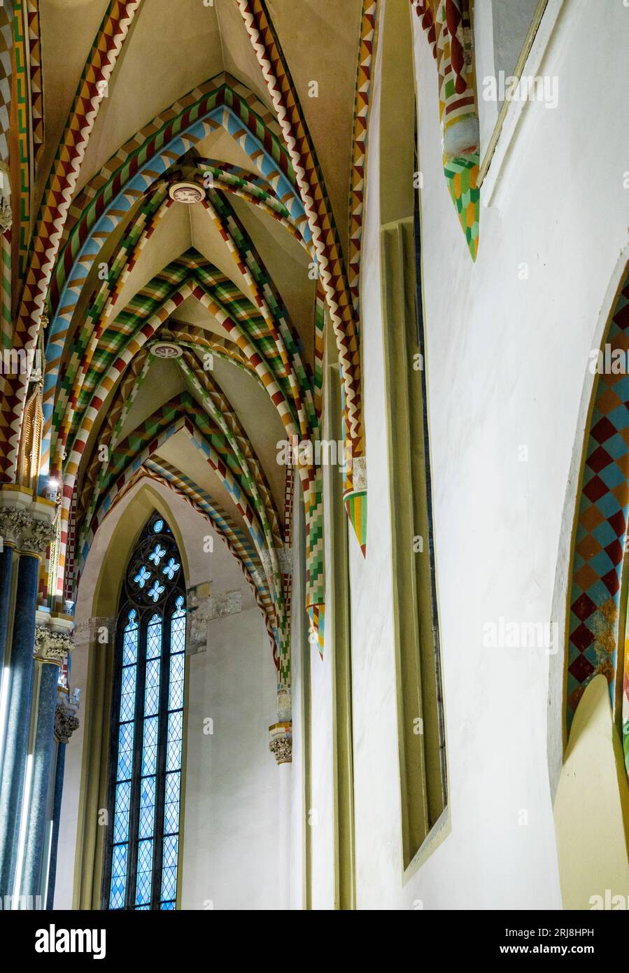 Église paroissiale intérieure hongroise néoclassique à Budapest, Hongrie, le plus ancien bâtiment du côté de Pest. Banque D'Images