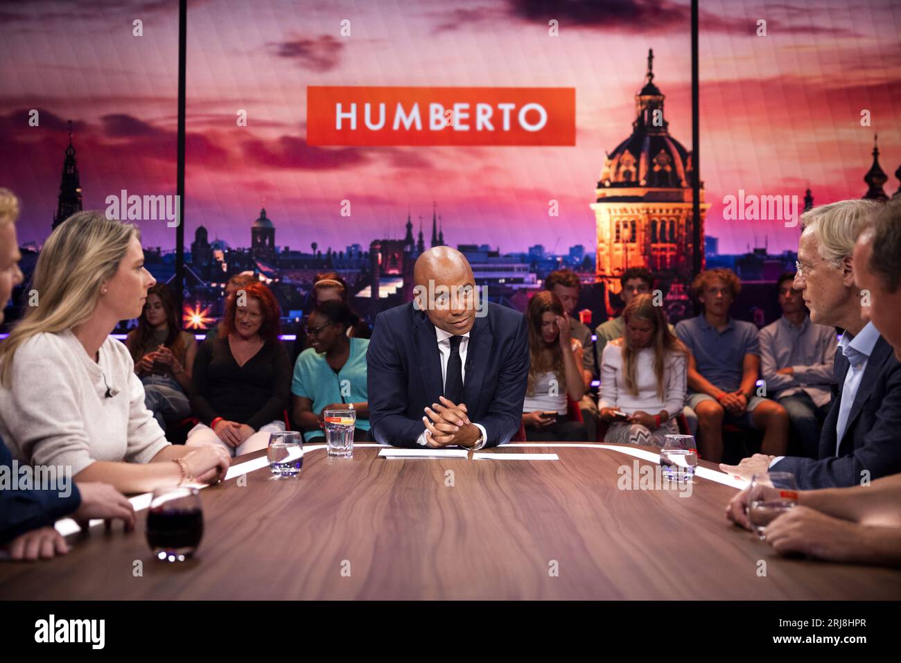 AMSTERDAM - Humberto Tan avant le talk-show Humberto dans lequel il parle aux principaux joueurs de l'actualité et plonge dans les sujets d'actualité du week-end. ANP RAMON VAN flymen netherlands Out - belgique Out Banque D'Images