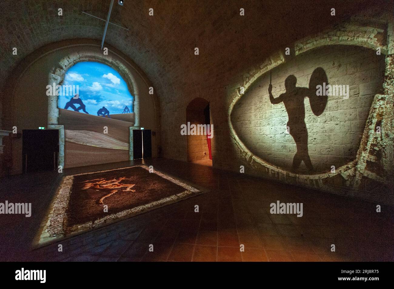 Bari : expérience archéologique virtuelle dans le château souabe Banque D'Images