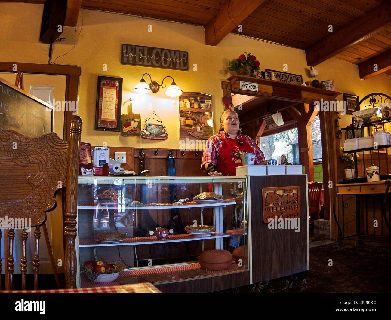 Oak Glen, Californie, États-Unis. 22 août 2010. Apple Annie's Bakery & Restaurant à Oak Glen Californie. Oak Glen est une variété agricole célèbre pour ses pommes. (Image de crédit : © Ian L. Sitren/ZUMA Press Wire) USAGE ÉDITORIAL SEULEMENT! Non destiné à UN USAGE commercial ! Banque D'Images