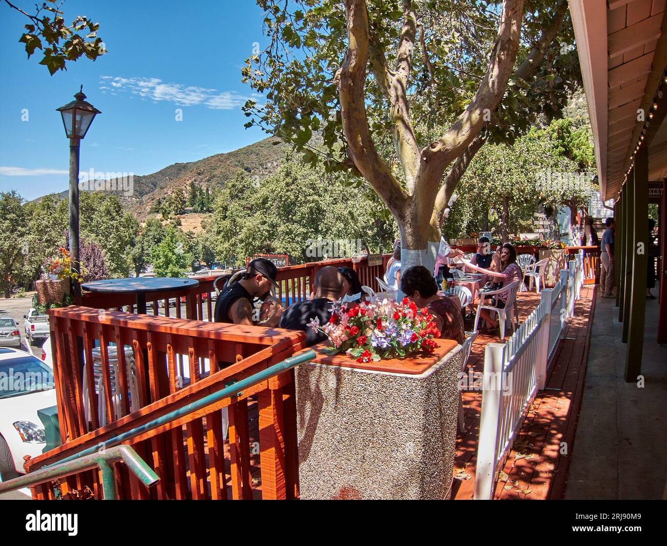 Oak Glen, Californie, États-Unis. 22 août 2010. Le patio extérieur de Apple Annie's Bakery & Restaurant à Oak Glen Californie. Oak Glen est une variété agricole célèbre pour ses pommes. (Image de crédit : © Ian L. Sitren/ZUMA Press Wire) USAGE ÉDITORIAL SEULEMENT! Non destiné à UN USAGE commercial ! Banque D'Images