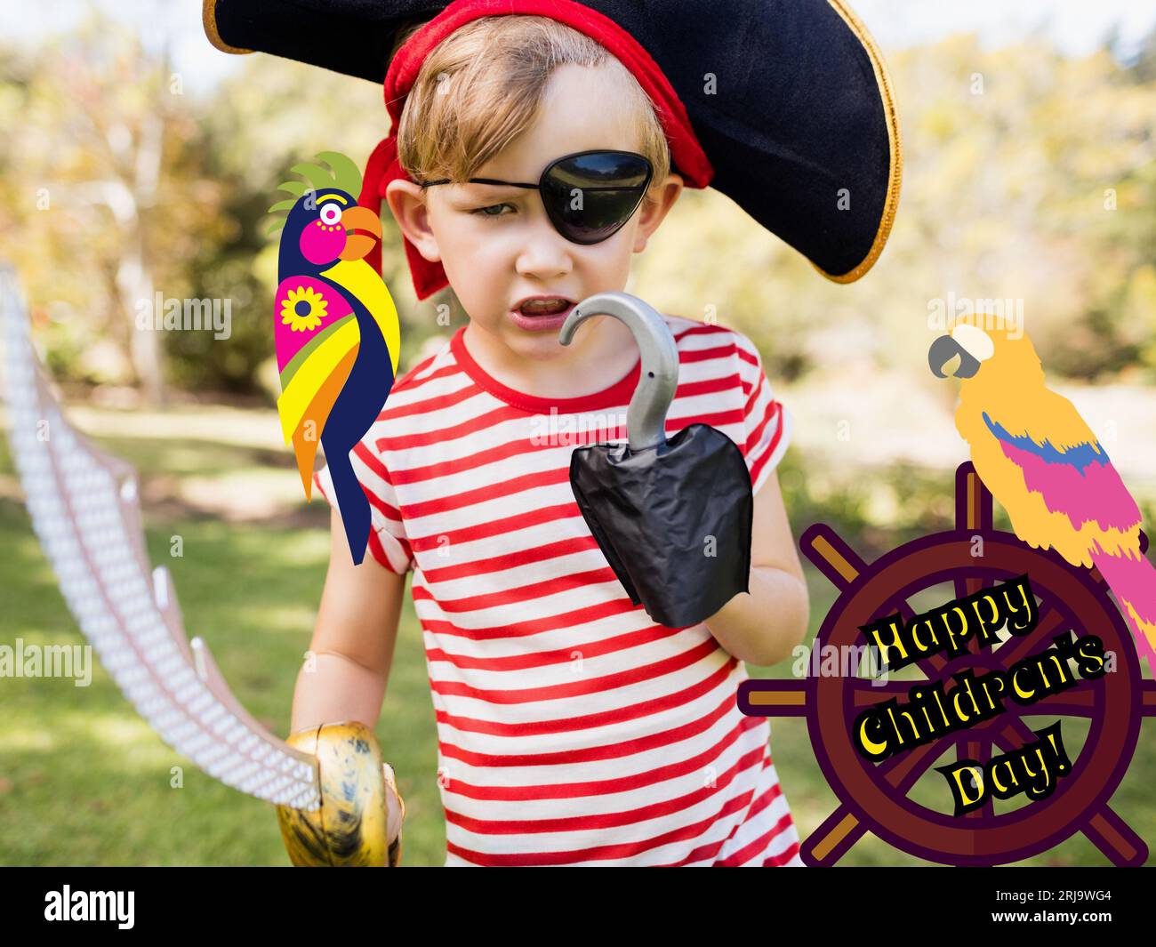 Composition du texte heureux de la journée des enfants et garçon caucasien en costume de pirate de partie Banque D'Images