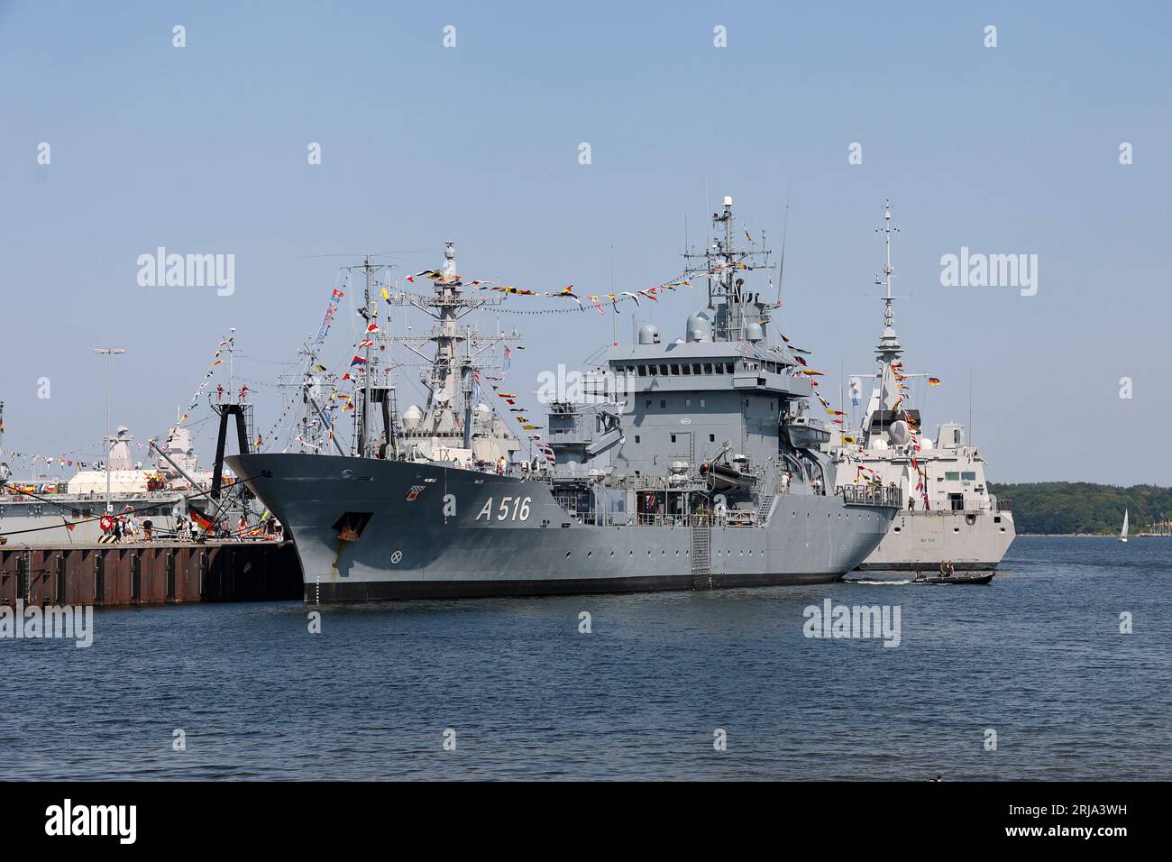 Le ravitailleur allemand NavyÕs Donau (A516) amarré à la base navale de Kiel-Wik, Gorch Fock Pier pendant la semaine de Kiel ou à la régate de Kiel, Kiel, Schleswig-Hols Banque D'Images