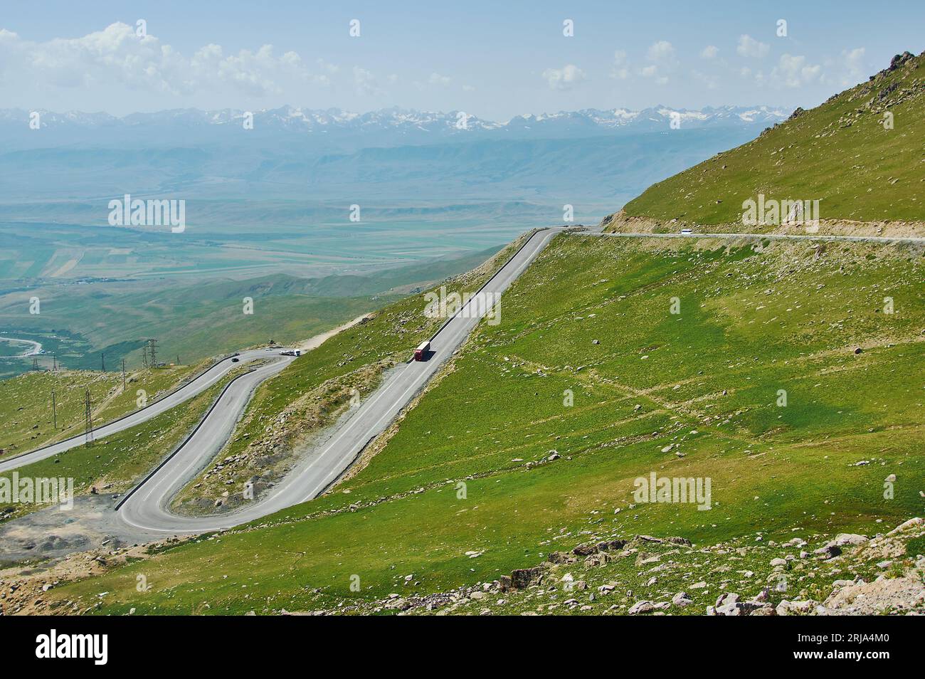 Vallée de Suusamyr, paysage de montagne de Taldyk Pass. Kirghizistan. Banque D'Images