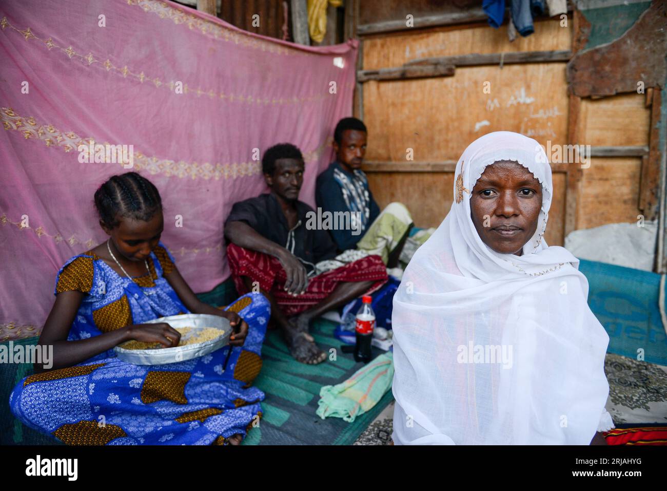 DJIBOUTI , Obock, d'ici des migrants éthiopiens tentent de traverser bab el mandeb par bateau vers le Yémen pour se rendre en Arabie Saoudite ou en Europe / DSCHIBUTI, Obock, Meerenge Bab el Mandeb, mit Hilfe von Schleppern versuchen aethiopische Migranten von hier nach Jemen ueberzusetzen, um weiter nach Saudi Arabien oder Europa zu gelangen Banque D'Images