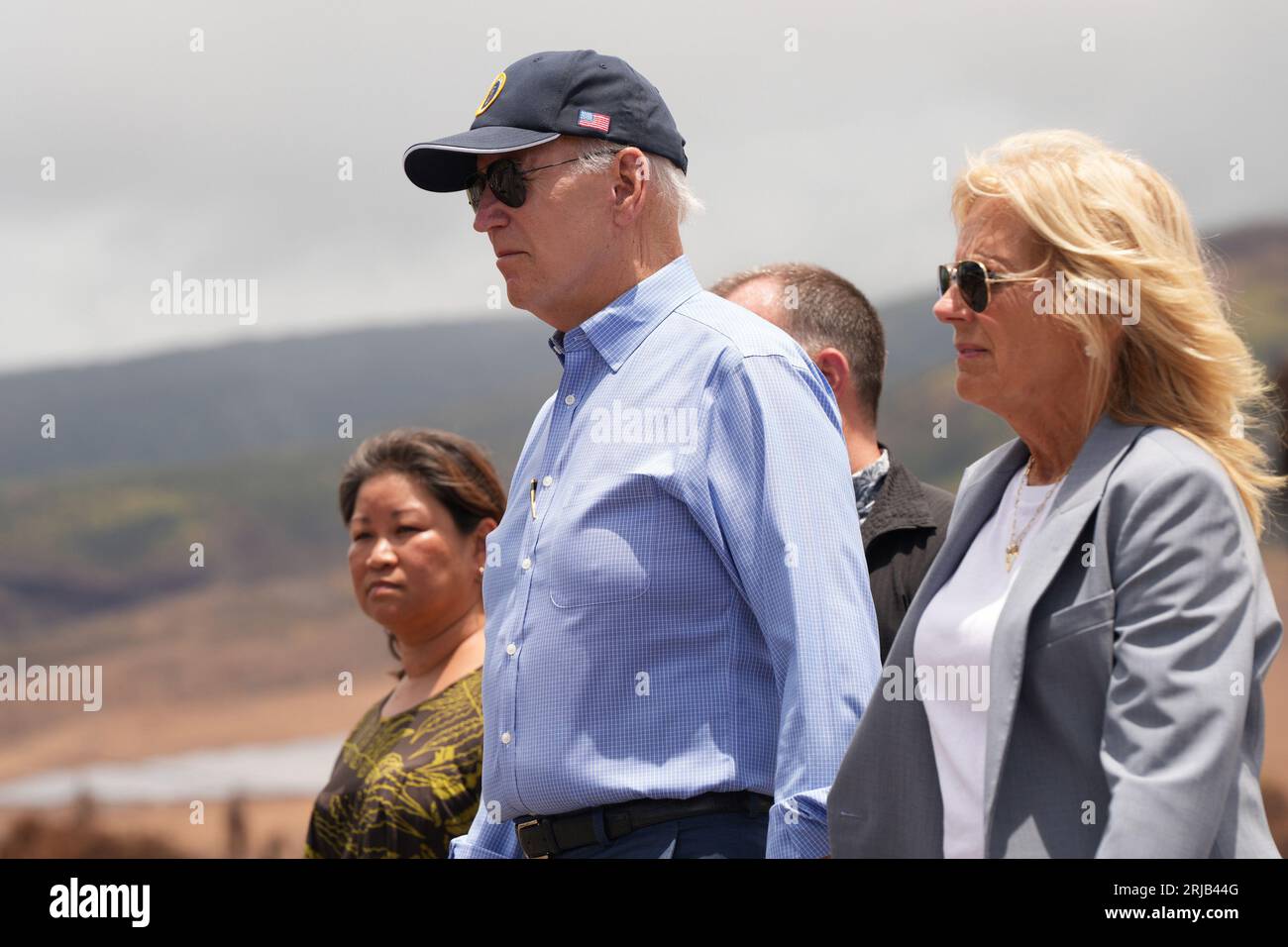 Lahaina, États-Unis. 21 août 2023. Le président Joe Biden, accompagné de son épouse, la première dame Jill Biden, examine les dommages causés par les incendies de forêt sur l'île hawaïenne de Maui le lundi 21 août 2023, à Lahaina, Hawaii. Biden a promis le soutien du gouvernement tout au long du processus de redressement. Photo Dominick Del Vecchio/FEMA/UPI crédit : UPI/Alamy Live News Banque D'Images