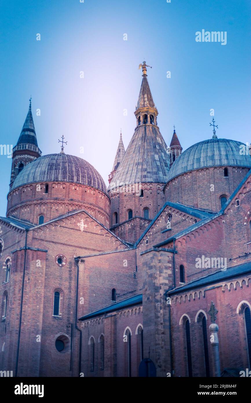 basilique de Sant'Antonio da Padova à l'heure bleue Banque D'Images