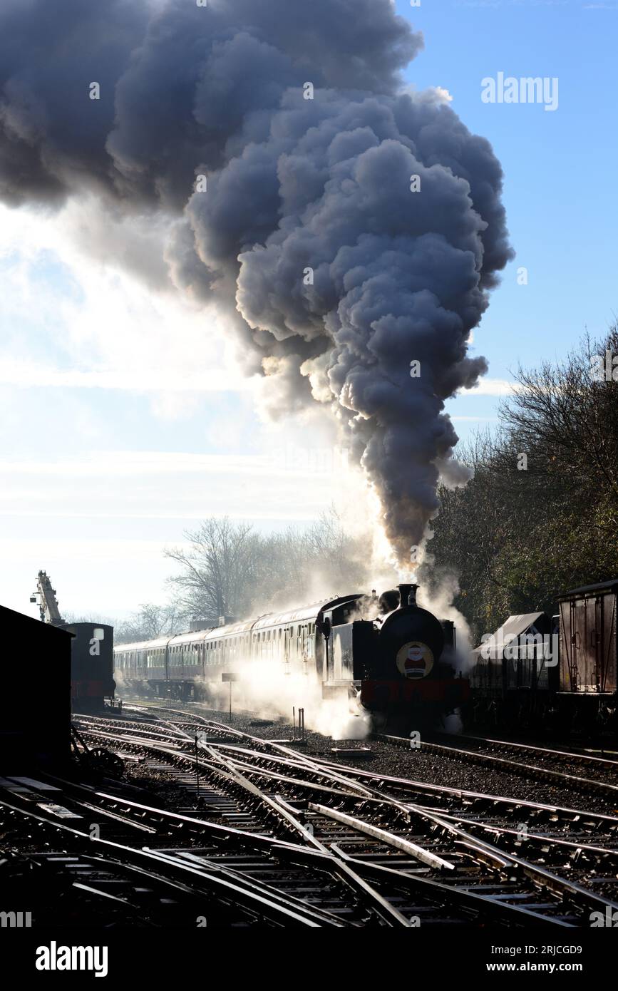 RSH No 7151 quitte la gare de Bitton sur l'Avon Valley Railway avec un Santa Special le 1 décembre 2012. Banque D'Images