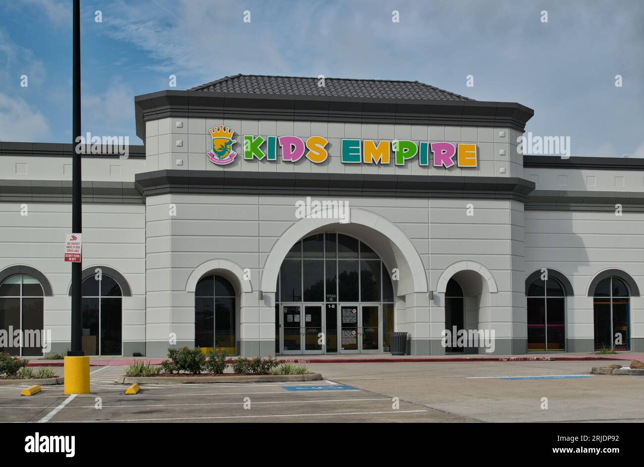 Houston, Texas États-Unis 07-04-2023. Extérieur du bâtiment Kids Empire à Houston, TX. Aire de jeux intérieure pour les enfants et les familles. Banque D'Images