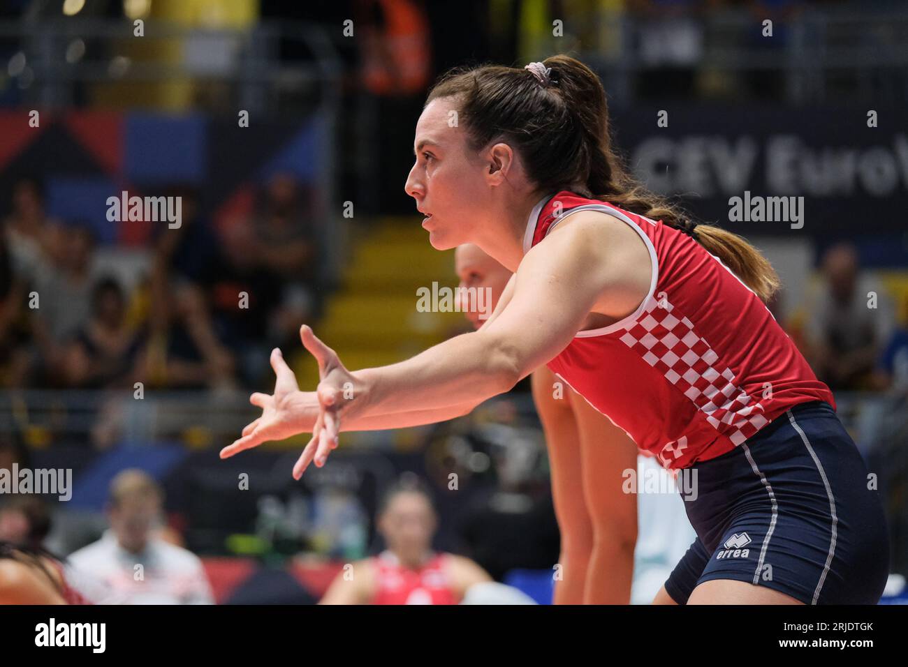 Lucija Mlinar, de Croatie, en action lors de la finale féminine CEV EuroVolley 2023 entre la Croatie et la Suisse au Gianni Asti Sports Hall. Score final ; Croatie 1:3 Suisse. Banque D'Images