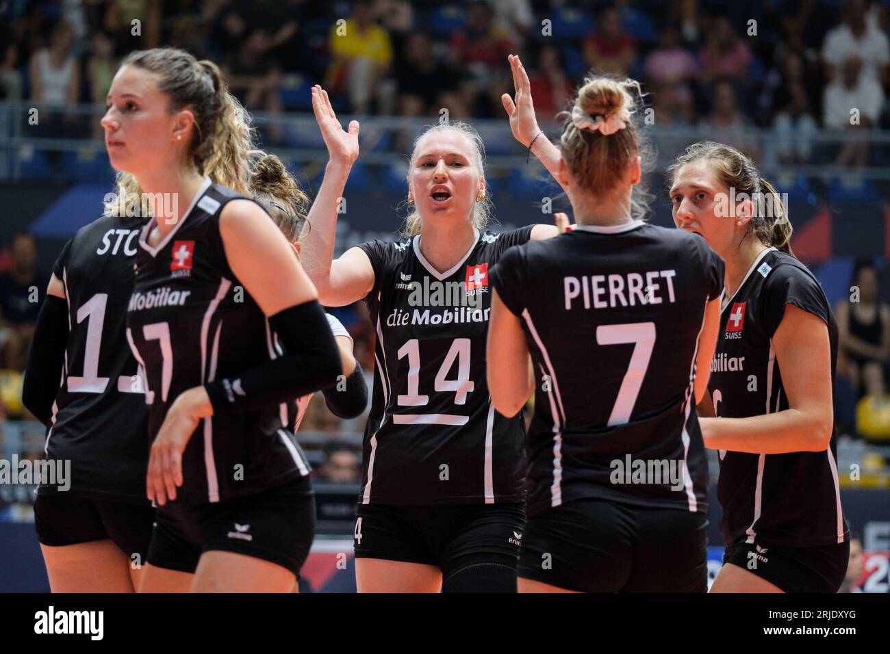 Turin, Italie. 21 août 2023. Laura Künzler, de Suisse, réagit lors de la finale féminine CEV EuroVolley 2023 entre la Croatie et la Suisse au Gianni Asti Sports Hall. Score final ; Croatie 1:3 Suisse. (Photo Davide Di Lalla/SOPA Images/Sipa USA) crédit : SIPA USA/Alamy Live News Banque D'Images