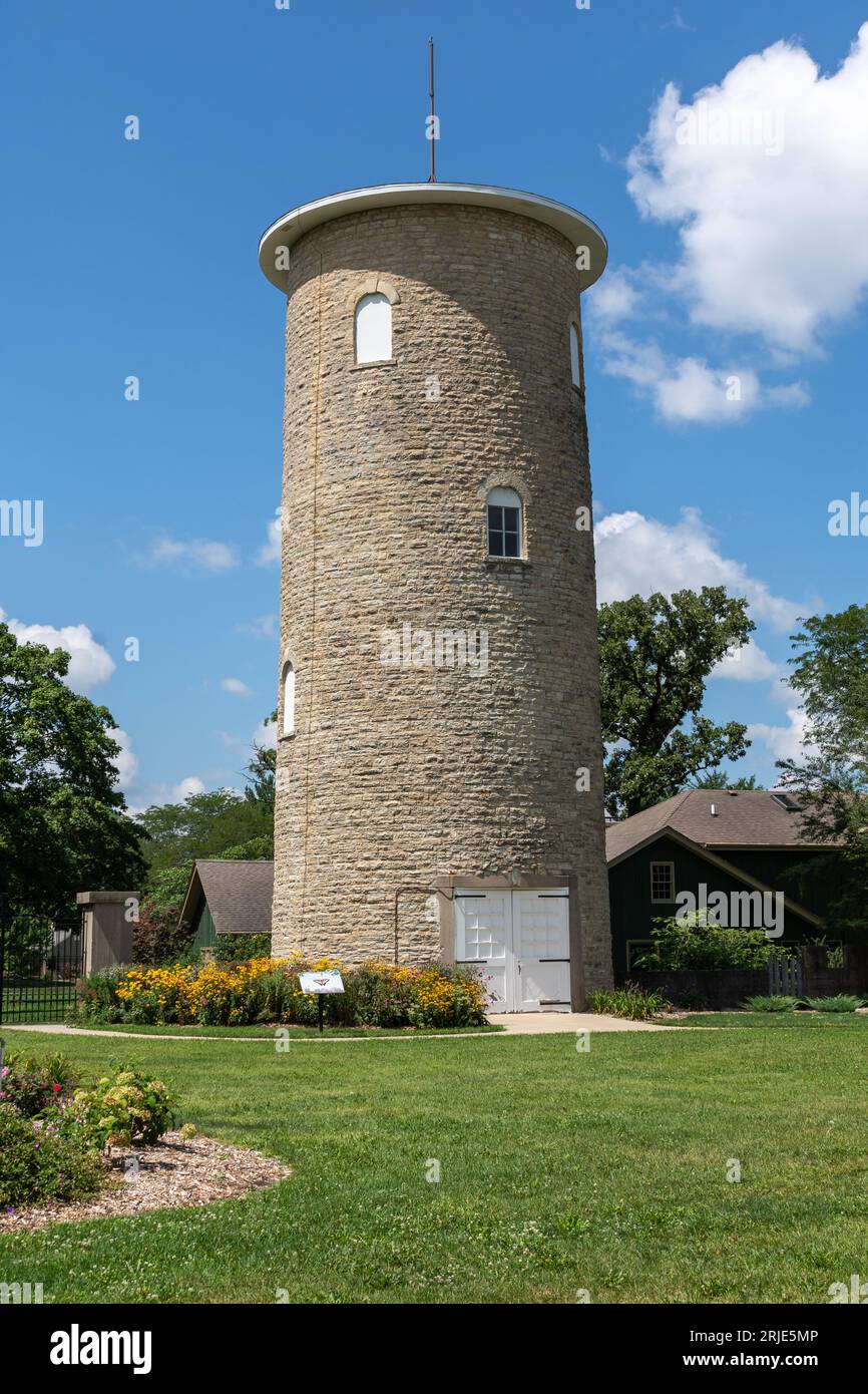 DeKalb, Illinois, États-Unis - 15 août 2023 - Ellwood House site historique, maison du développement précoce du fil de fer barbelé, sur une belle journée d'été. Banque D'Images