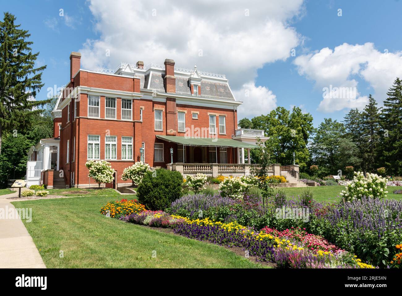 DeKalb, Illinois, États-Unis - 15 août 2023 - Ellwood House site historique, maison du développement précoce du fil de fer barbelé, sur une belle journée d'été. Banque D'Images