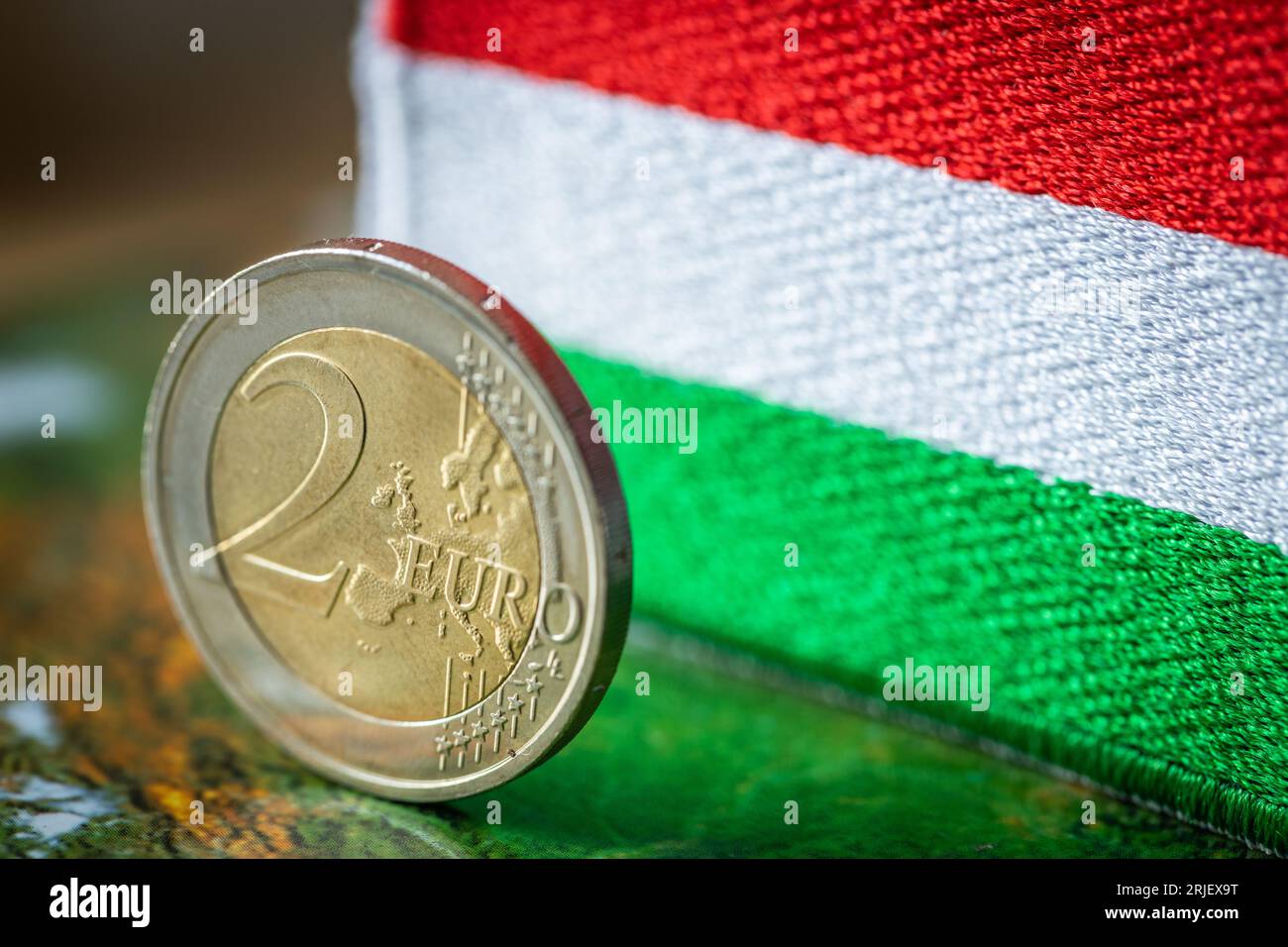 Entrée de la Hongrie dans la zone euro, concept, business et monnaie unique européenne, remplacement du forint hongrois par l'euro Banque D'Images