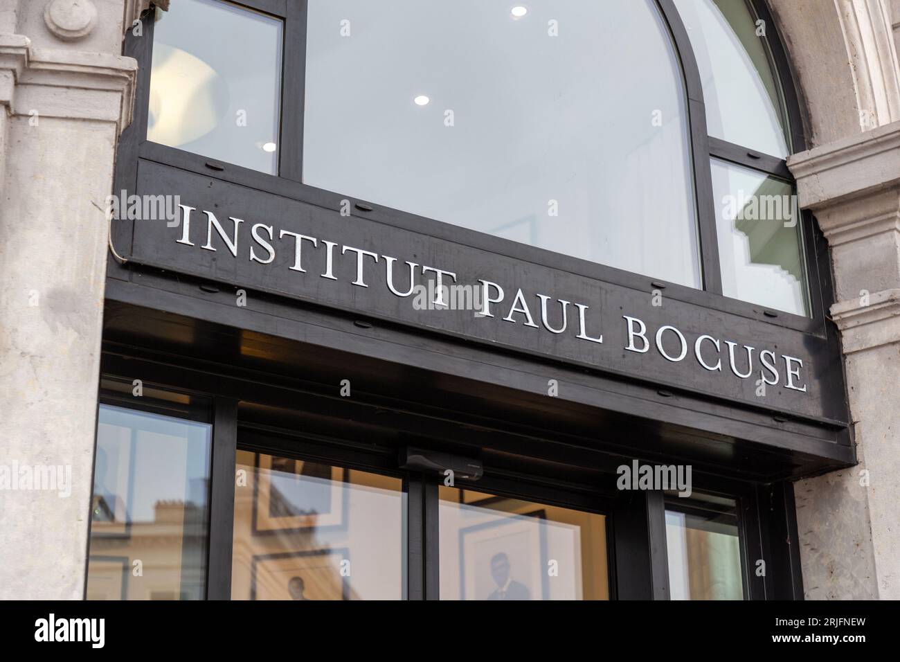 Lyon, France - 25 janvier 2022 : entrée de la Paul Bocuse Insititute, école culinaire du nom du légendaire chef lyonnais Paul Bocuse. Banque D'Images