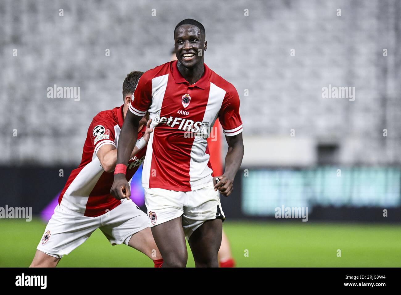 Anvers, Belgique. 22 août 2023. Soumoula Coulibaly, anversois, célèbre après avoir remporté un match entre l'équipe belge de football Royal Antwerp FC et l'équipe grecque de football AEK Athènes, la première étape des play-offs pour la compétition UEFA Champions League, le mardi 22 août 2023 à Anvers. BELGA PHOTO TOM GOYVAERTS crédit : Belga News Agency/Alamy Live News Banque D'Images