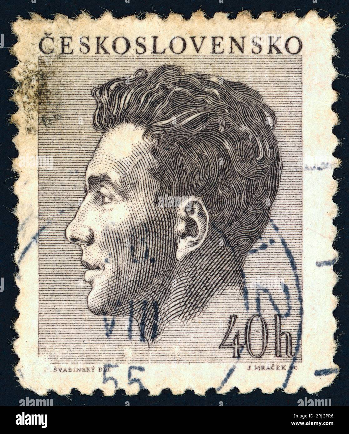 Julius Fučík (1903 – 1943). Timbre-poste émis en Tchécoslovaquie en 1953. Julius Fučík était un journaliste tchèque, critique, écrivain et membre actif du Parti communiste de Tchécoslovaquie. Pour sa part à l'avant-garde de la résistance anti-nazie pendant la Seconde Guerre mondiale, il est emprisonné et torturé par la Gestapo à Prague, et exécuté à Berlin. En prison, Fučík enregistre ses expériences d'interrogatoire sur de petits morceaux de papier, qui sont sortis clandestinement et publiés après la guerre sous le titre Notes from the Gallows. Banque D'Images