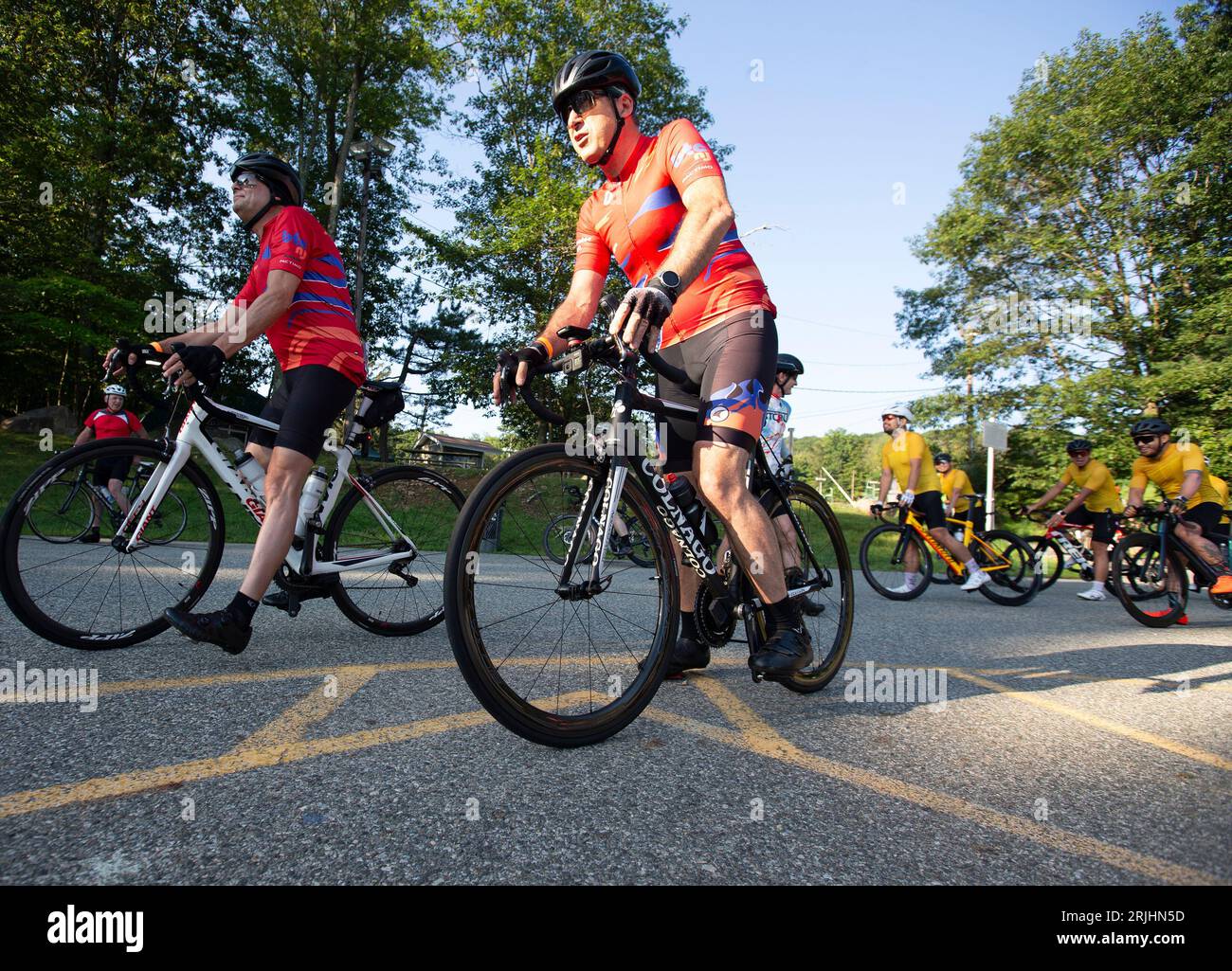 Cycliste féminine à un rallye à vélo Banque D'Images