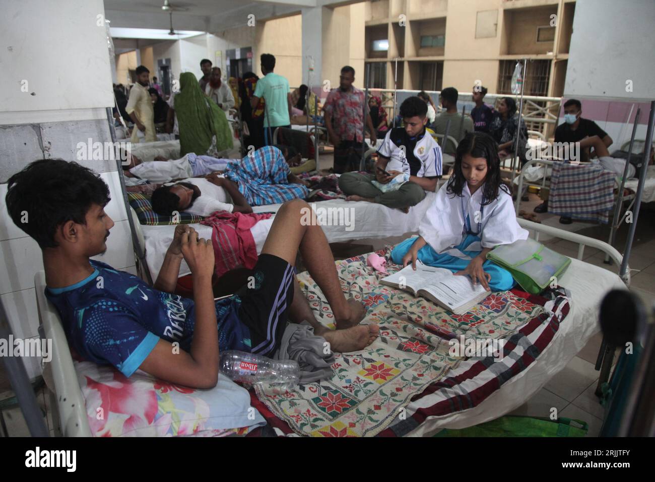 Dhaka Bangladesh 22 août 2023.les patients reçoivent un traitement contre la dengue au Mugda Medical College and Hospital à Dhaka, Bangladesh. 24 mai 202 Banque D'Images