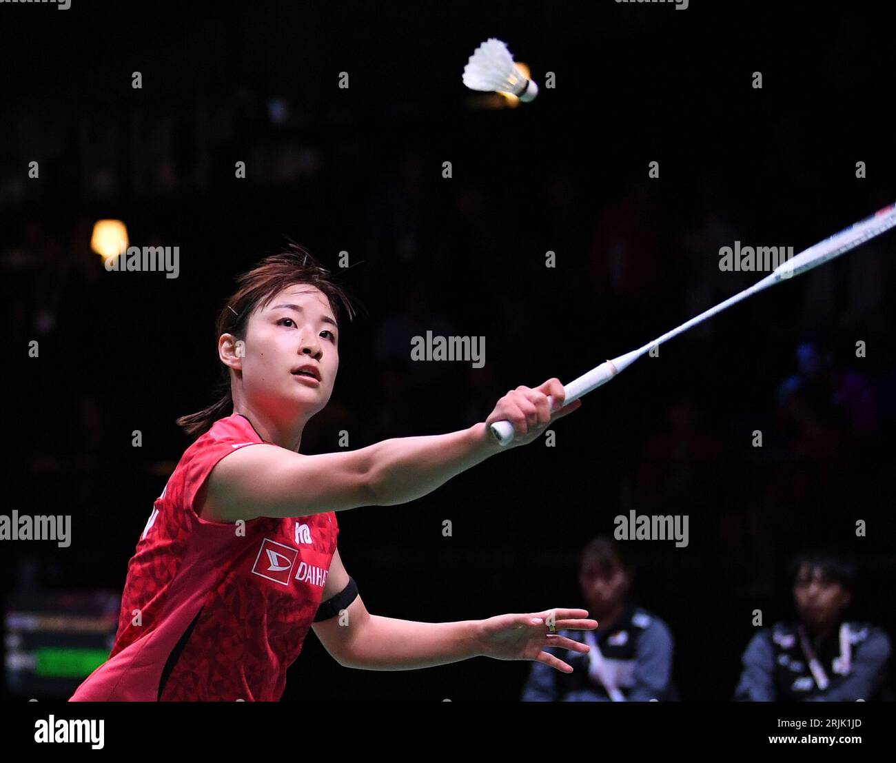 Copenhague, Danemark. 22 août 2023. Okuhara Nozomi, du Japon, fait un retour lors de la ronde féminine de 32 contre Pusarla V. Sindhu, de l'Inde, aux Championnats du monde de la BWF 2023 à Copenhague, Danemark, le 22 août 2023. Crédit : REN Pengfei/Xinhua/Alamy Live News Banque D'Images