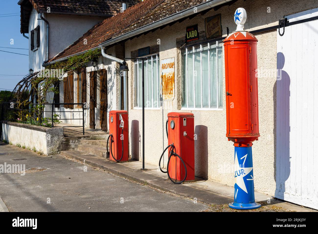 Ancienne station-service, Marnay, haute-Saône, France. Banque D'Images