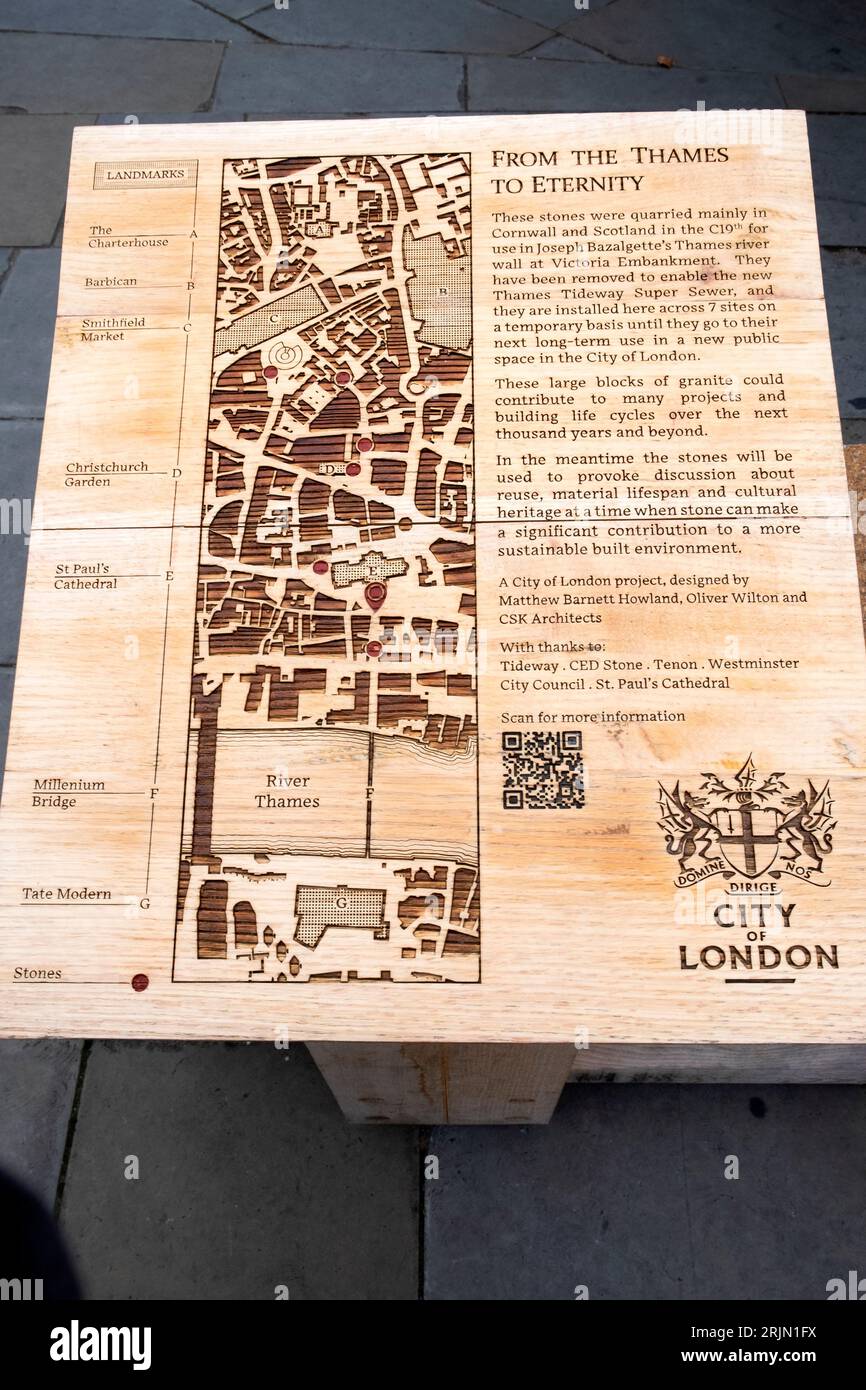 Joseph Bazalgette pierres utilisées dans le mur de la rivière Thames enlevées pour permettre le panneau de description du système d'égout de Tideway ville de Londres Royaume-Uni 2023 KATHY DEWITT Banque D'Images