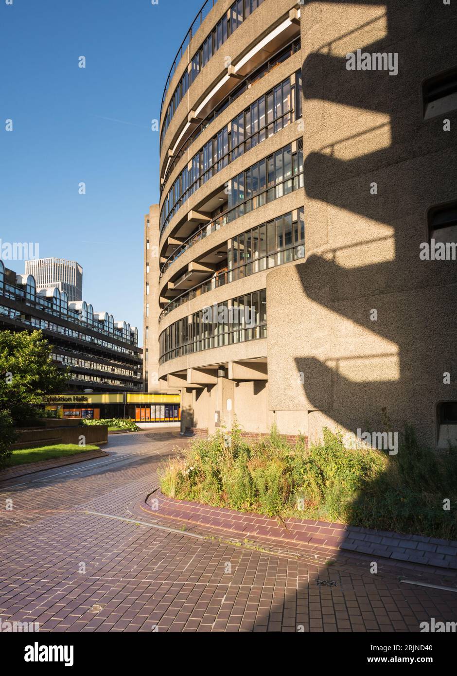 Frobisher Crescent's Sculpture court, The Barbican Exhibition Centre, Silk Street, Londres, EC1, Angleterre, ROYAUME-UNI Banque D'Images