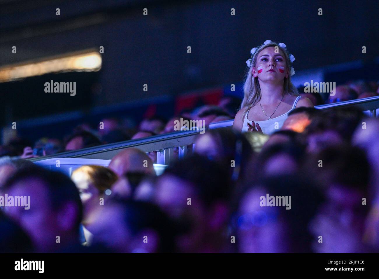 Gand, Belgique. 22 août 2023. Supporteure polonaise photographiée lors d'un match de volleyball entre les équipes nationales féminines de Belgique, connues sous le nom de Tigres jaunes, et de Pologne lors du onzième match de la CEV Euro volley Championshiop dans la poule A, le mardi 22 août 2023 à Gand, BELGIQUE . Crédit : Sportpix/Alamy Live News Banque D'Images