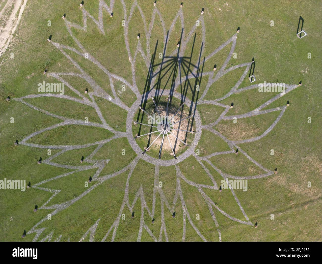 Grand monument de cave, un symbole de convivialité pour les Hongrois de Transylvanie Banque D'Images