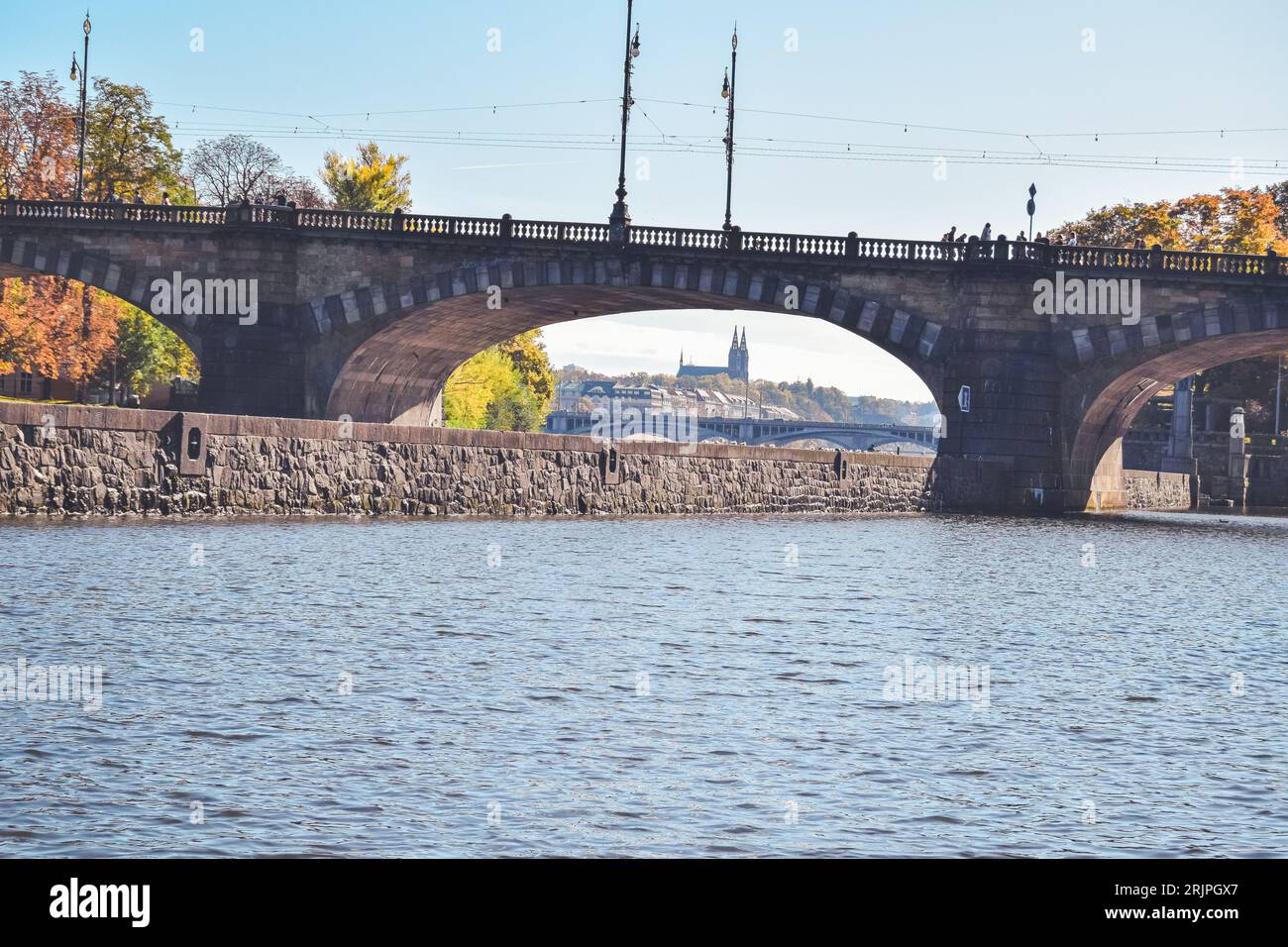 Vue de Vysehrad, ponts et rivière à Prague en automne , République tchèque Banque D'Images
