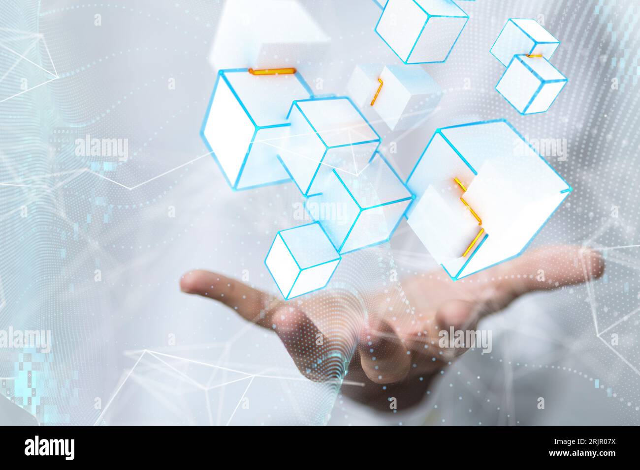 Gros plan d'un homme tenant sa paume sous un hologramme de cubes abstraits Banque D'Images