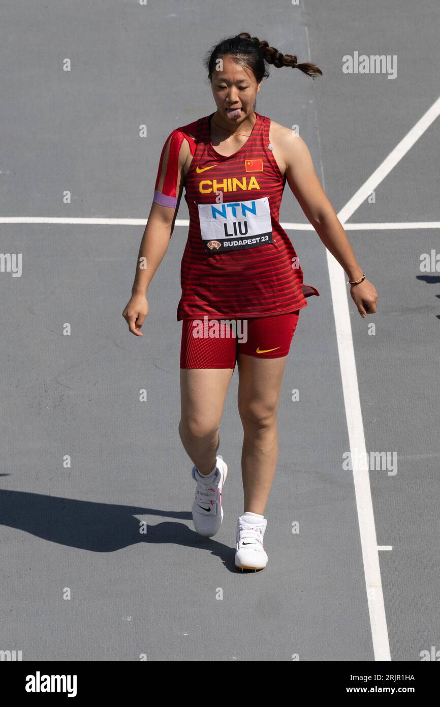 Budapest. 23 août 2023. Liu Shiying de Chine réagit lors de la qualification de lancer Javelin féminin des Championnats du monde d'athlétisme Budapest 2023 à Budapest, Hongrie, le 23 août 2023. Crédit : Meng Dingbo/Xinhua/Alamy Live News Banque D'Images