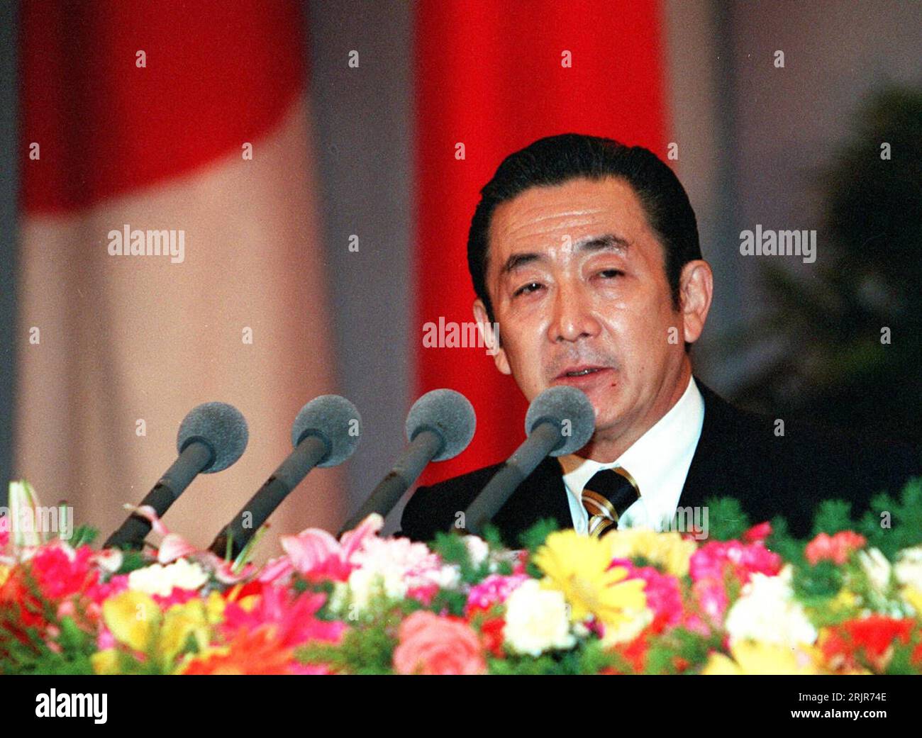 Bildnummer : 51314651 Datum : 22.09.2002 Copyright : imago/Xinhua Ryutaro Hashimoto (JPN) anlässlich eines Besuchs in Peking - PUBLICATIONxNOTxINxCHN, Personen ; 2002, Beijing, Politiker, Politik, ; , quer, Kbdig, Einzelbild, fermer, internationale Politik, Politik, Chine, , People / Aktion Banque D'Images