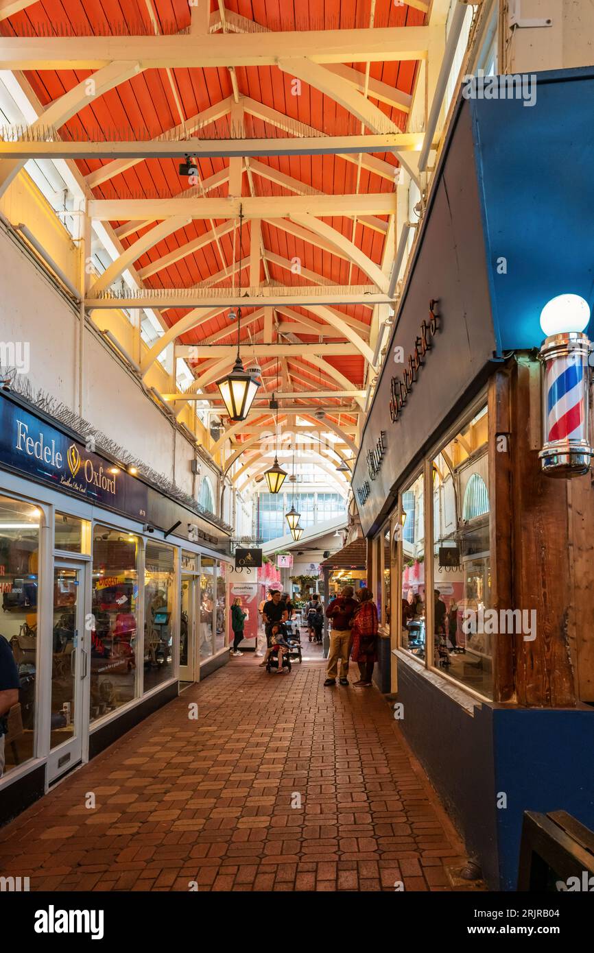 Le marché couvert dans le centre-ville d'Oxford, Angleterre, Royaume-Uni Banque D'Images